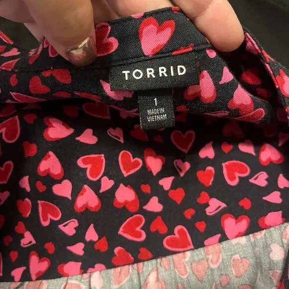 Torrid Heart Print Zip Front VNeck Roll Tab Sleeve Dress - Picture 7 of 8